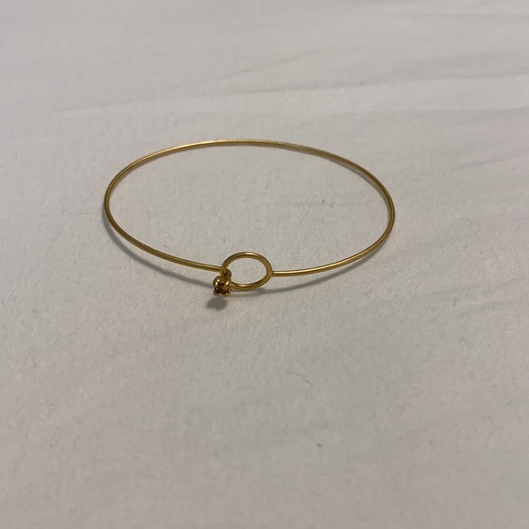 Dainty gold bracelet - Picture 2 of 2